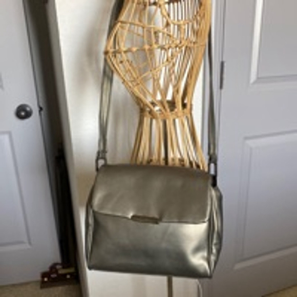 Women's Capezio metallic gold/ Gray Shoulder Bag Medium - Picture 1 of 6